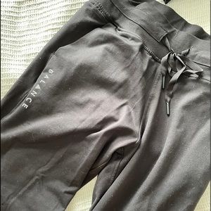 Balance athletica like new black joggers